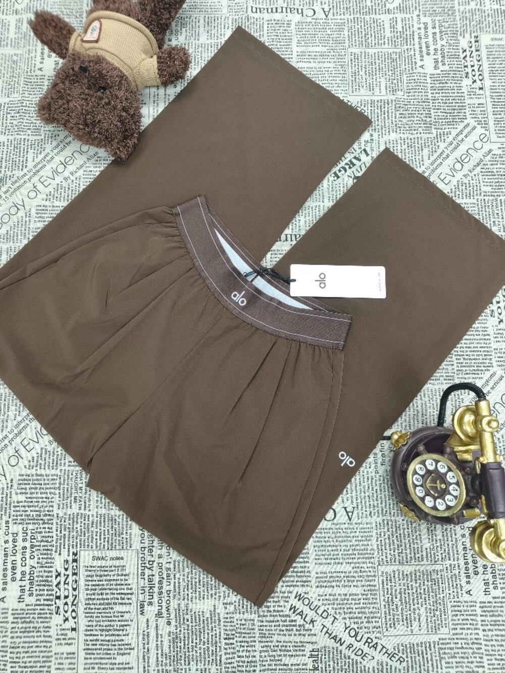Regular ALO Yoga Espresso Brown Pants Cool Girl👧🏻Office to Weekend Style🍹